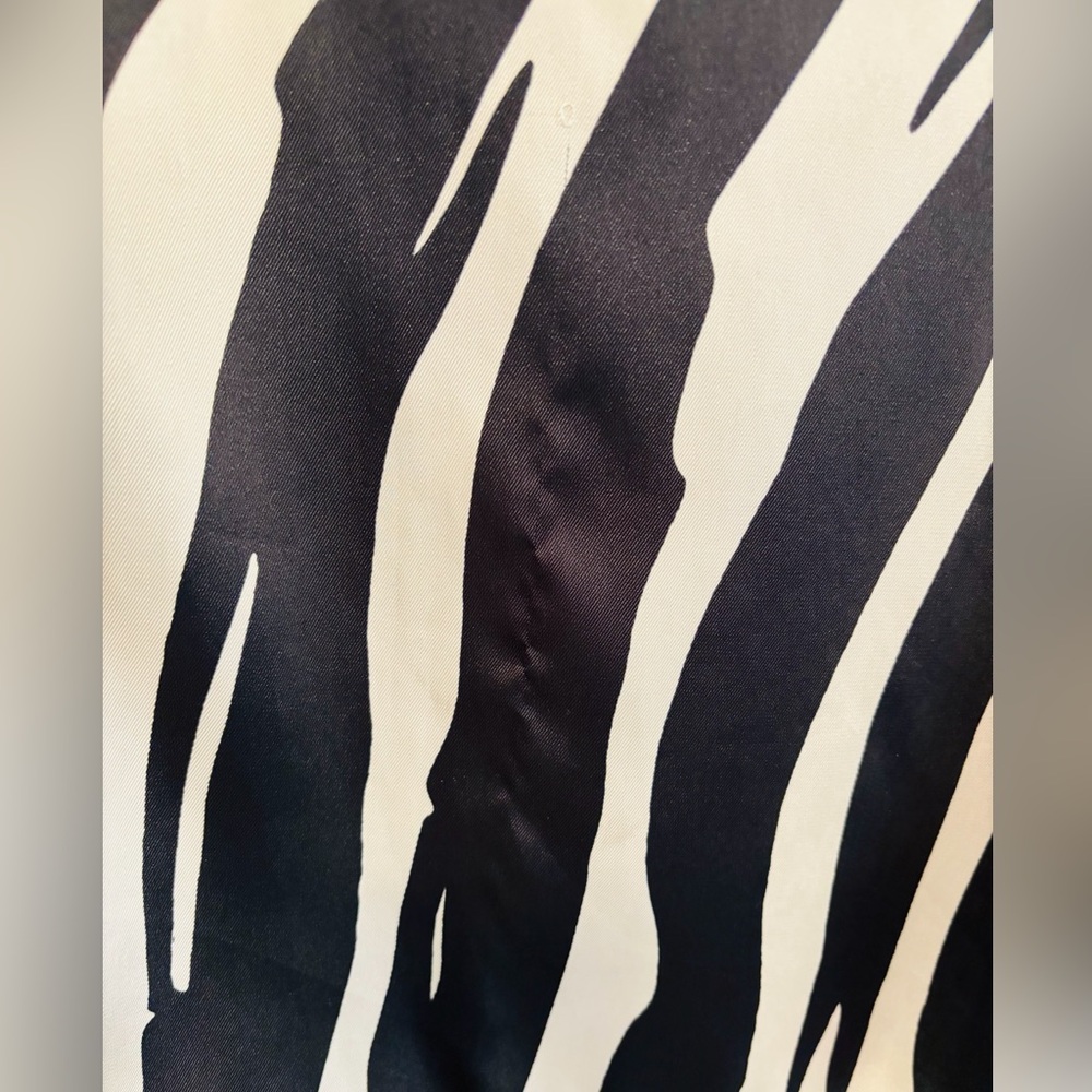 MANGO Black and White Zebra Print Women's Top. Size M/L - Picture 4 of 4